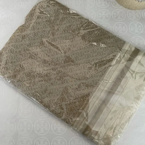 New Tory Burch scarf 🥳 - Picture 3 of 8